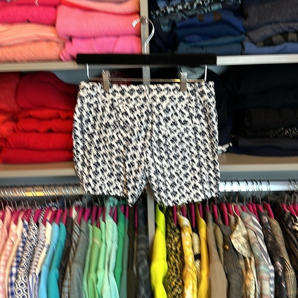 Loft white with navy print 3” shorts size 0 - Picture 3 of 3